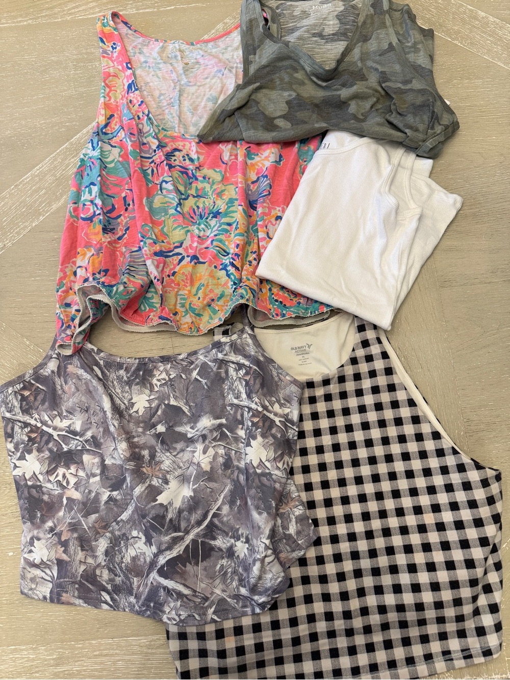 Tank top bundle L/XL